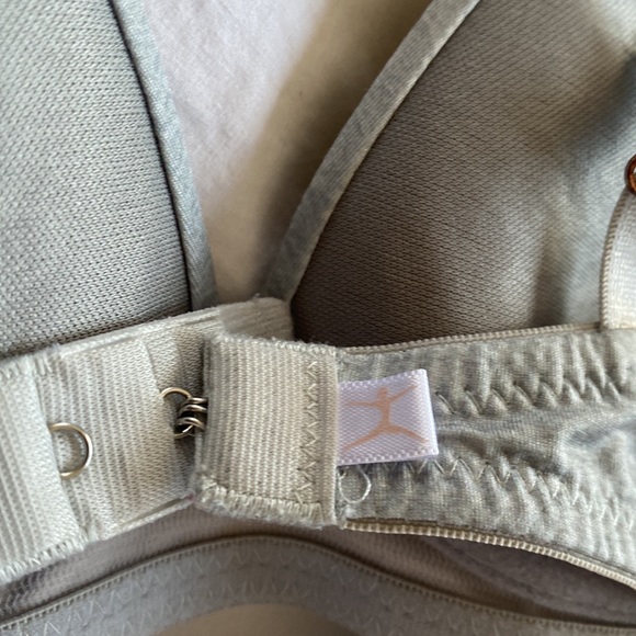 2 Danskin Training Bras Hook Closure Pink Gray Adjustable Spandex 32A - Picture 12 of 13